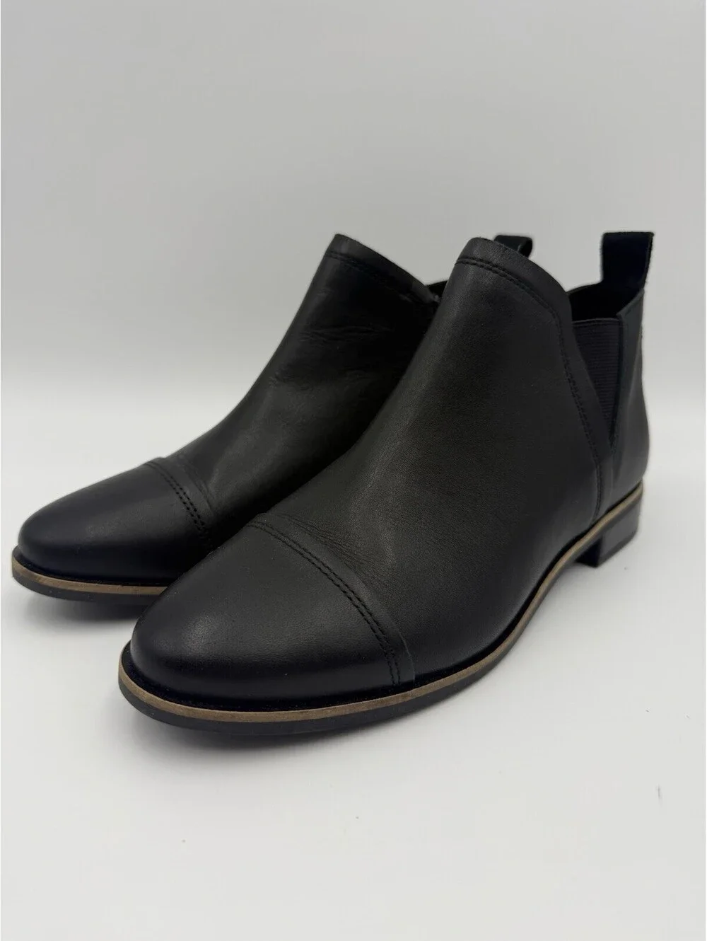 Toms Reese Smooth Black Leather Ankle Boot Bootie Women's Size 7.5 Versatile